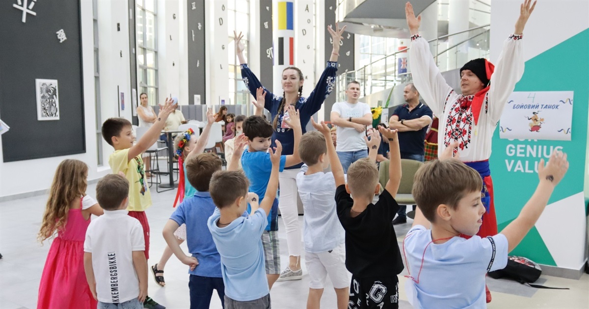 Українська школа в ОАЕ «Софія» влаштувала в Дубаї «Козацьку Січ»