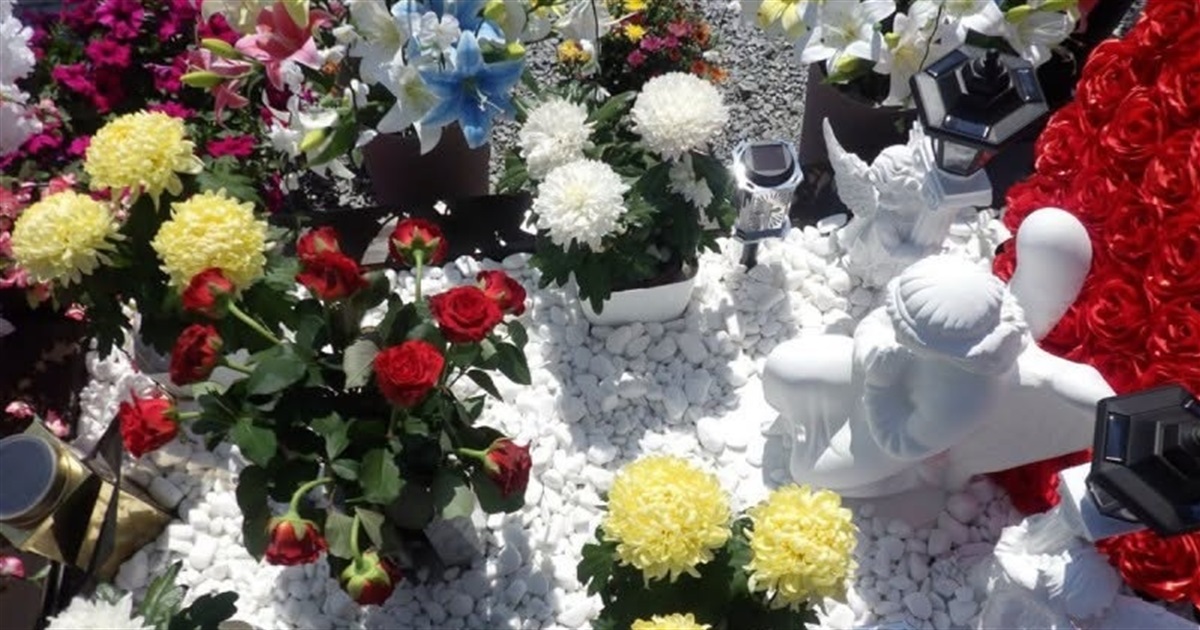 Пенсіонер викрав іменну лампадку з могили Захисника, щоб використовувати як ліхтар