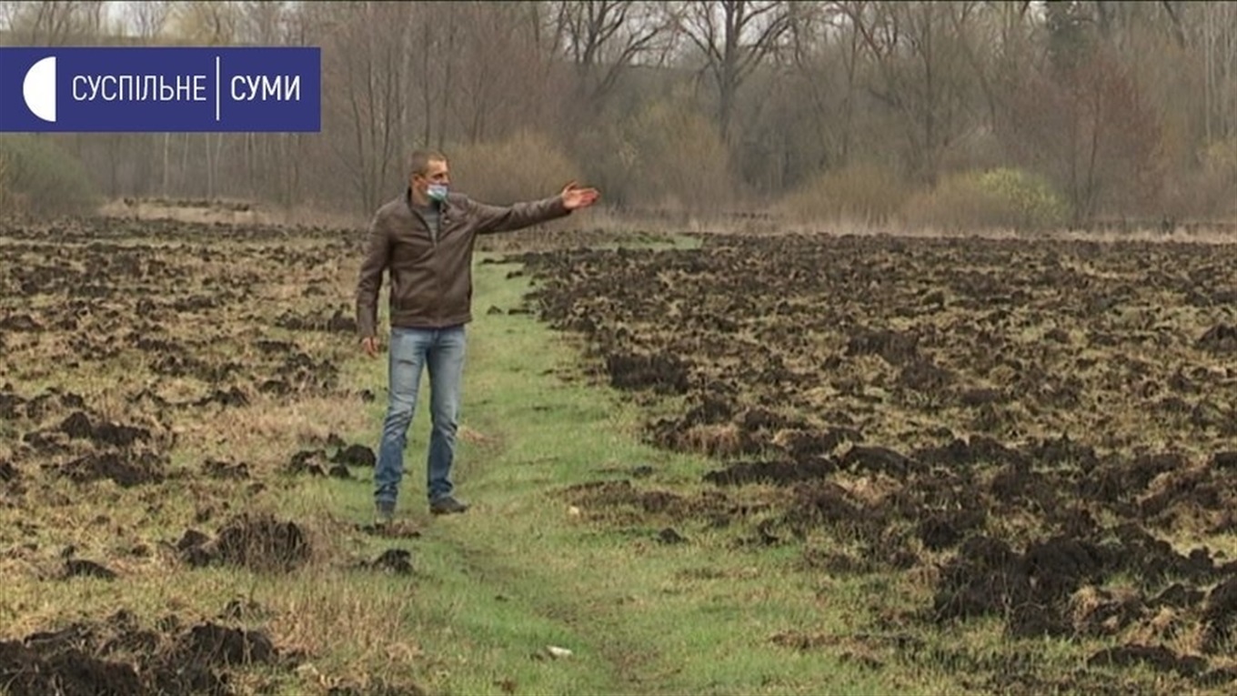 У центрі Павлівки розорюють пасовище