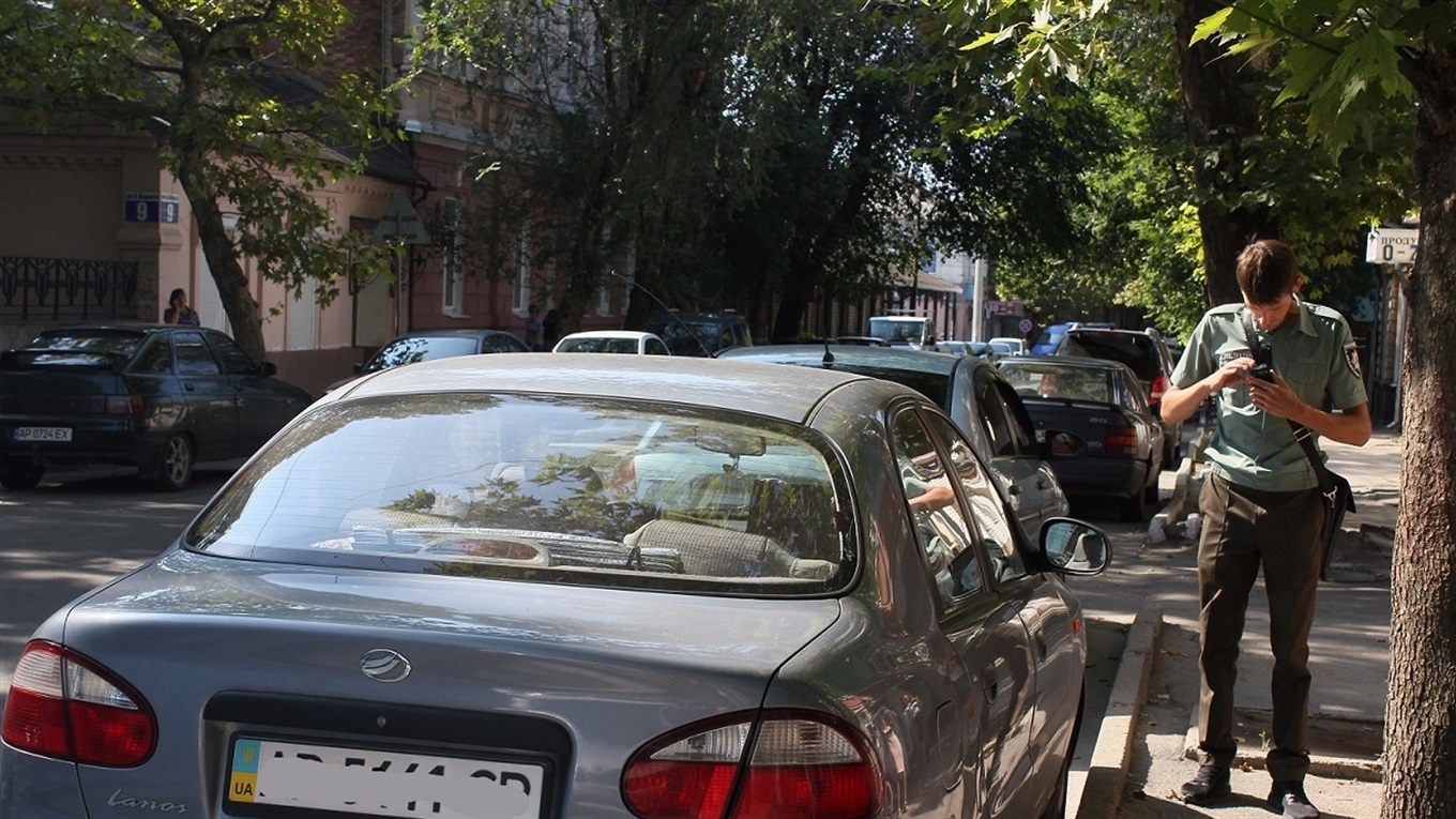 В Мелитополе ввели штрафы за неправильную парковку: заплати сразу и сэкономь 50%!