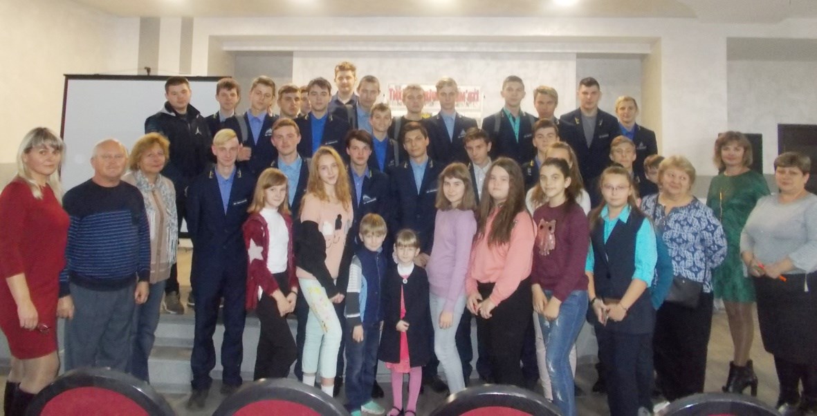 Визволителів України у бібліотеці вшанувала учнівська молодь