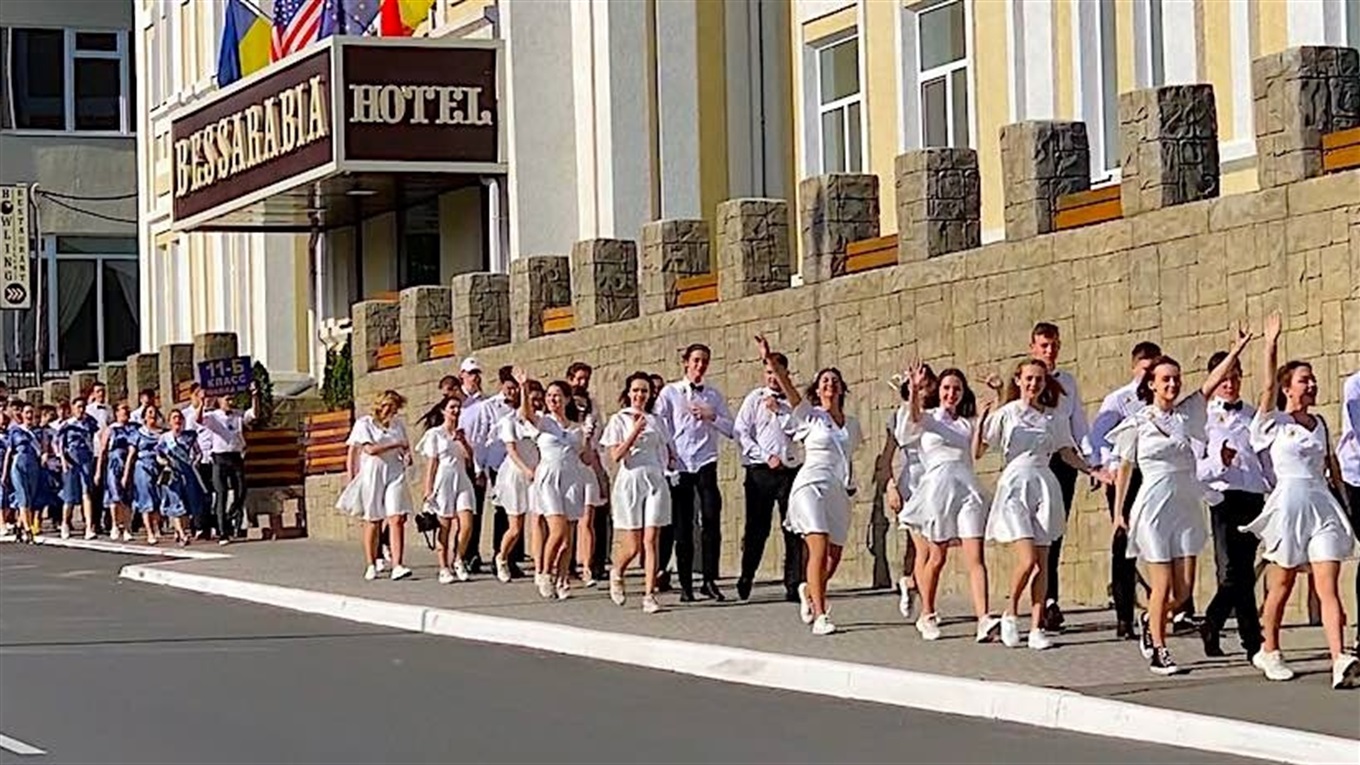 В школах Измаила начались последние звонки (видео)