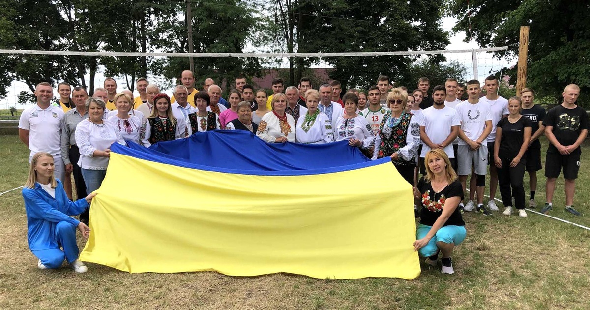Понад двадцять тисяч гривень зібрали для Збройних Сил України на благодійному ярмарку в Яструбичах