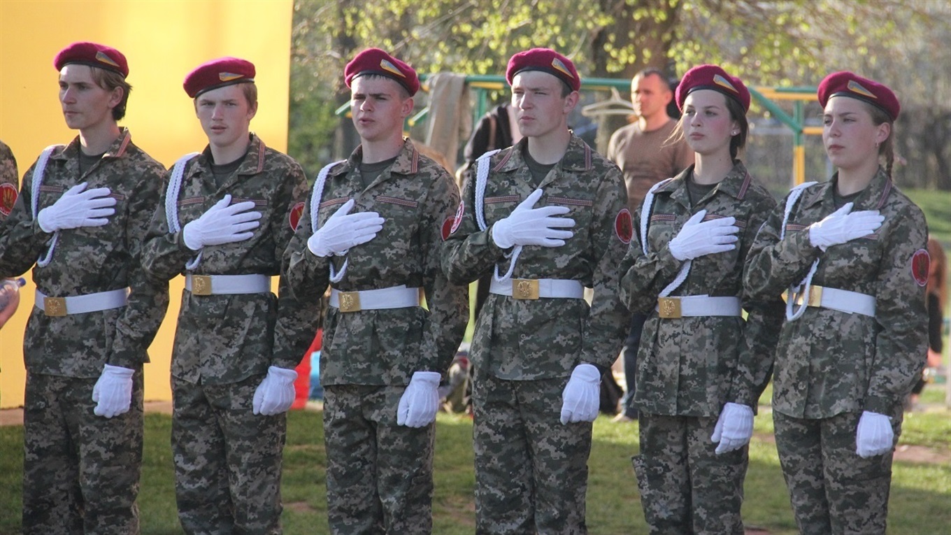  Школярі Калинівщини змагалися у патріотичній грі «Сокіл»