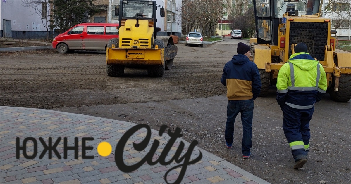 Зруйновані дороги в Южному спричиняють дискомфорт містянам: коли планується ремонт
