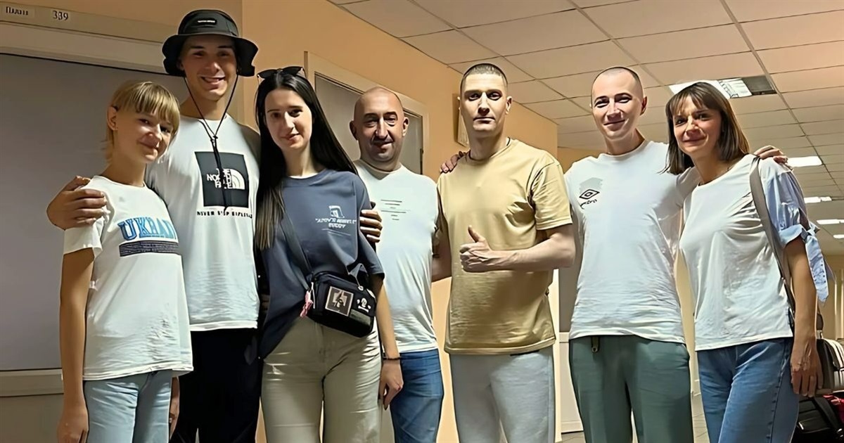 Моїй сім’ї на “Азовсталі” допомагали військові. Ми зустрілись через 2,5 роки — вони вийшли з полону