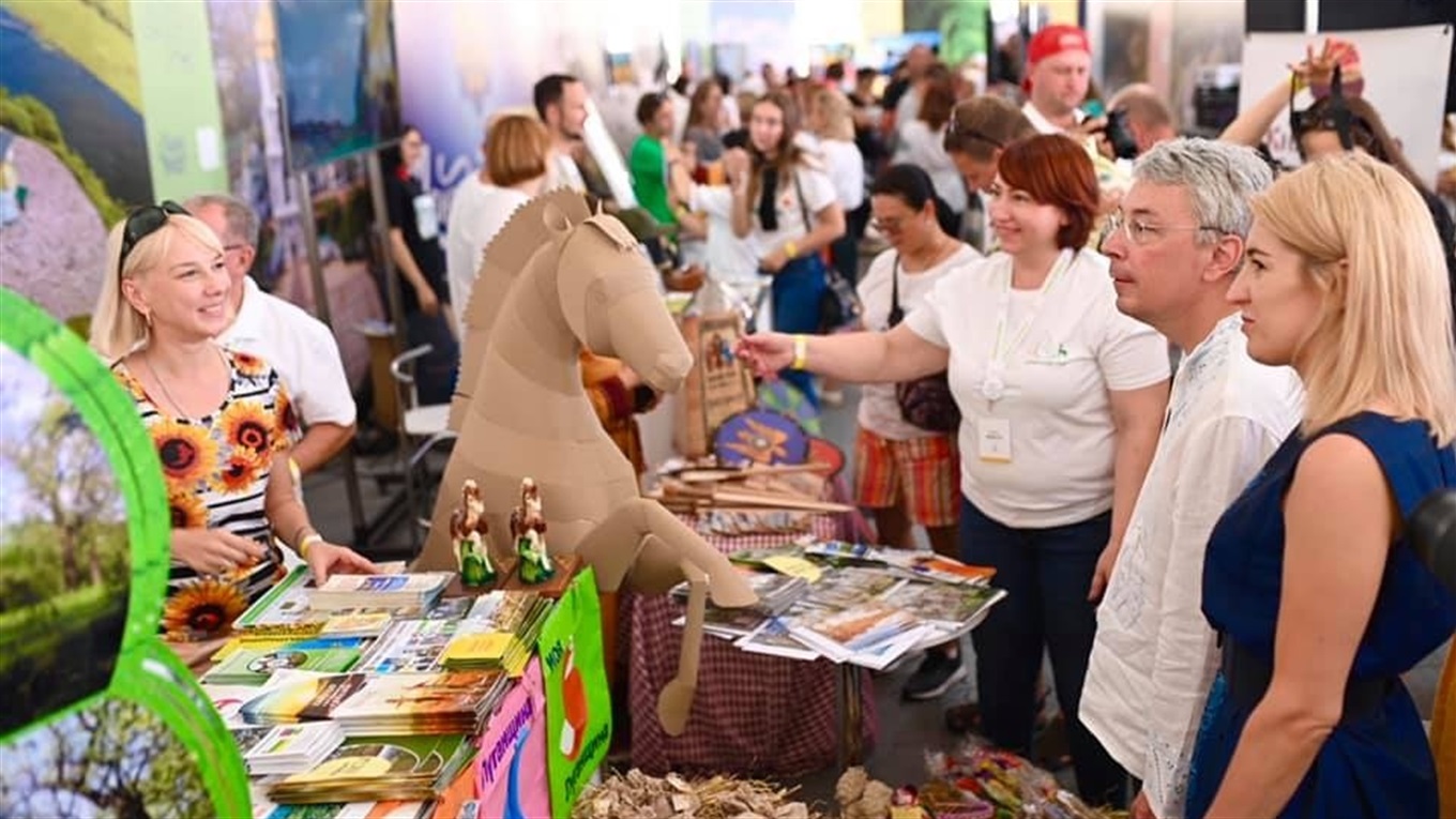 Сватівчанки взяли участь у Всеукраїнському фестивалі «Мандруй Україною» на Київщині: подробиці