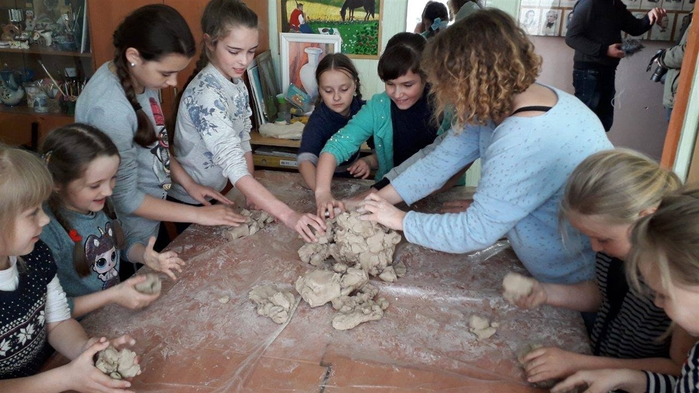 Попаснянську школу мистецтв відвідали представники благодійної організації