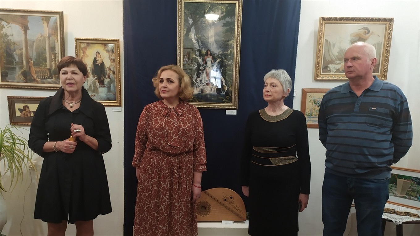 Талантливый квартет: в музее Придунавья открылась выставка работ измаильской семьи Деньгиных (видео)