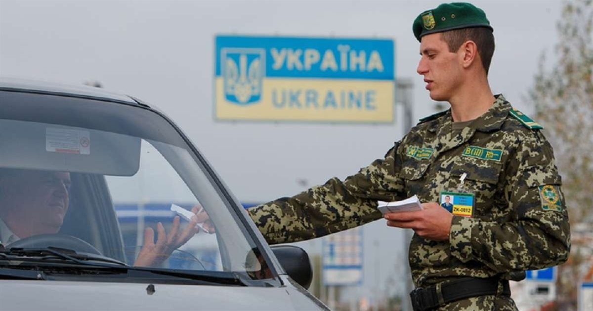 Мінкульт посилить умови виїзду за кордон для чоловіків через заяви українського коміка: 4 березня