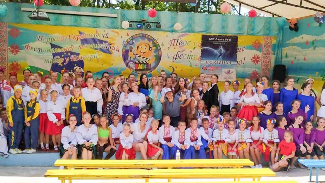 Танцювальний колектив "Оріяна" із Кагарлика привіз нагороди із фестивалю з Болгарії