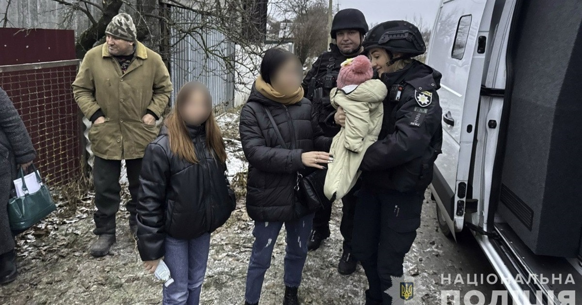 «Білі Янголи» евакуювали з Ворожби маму та її п'ятимісячну дитину