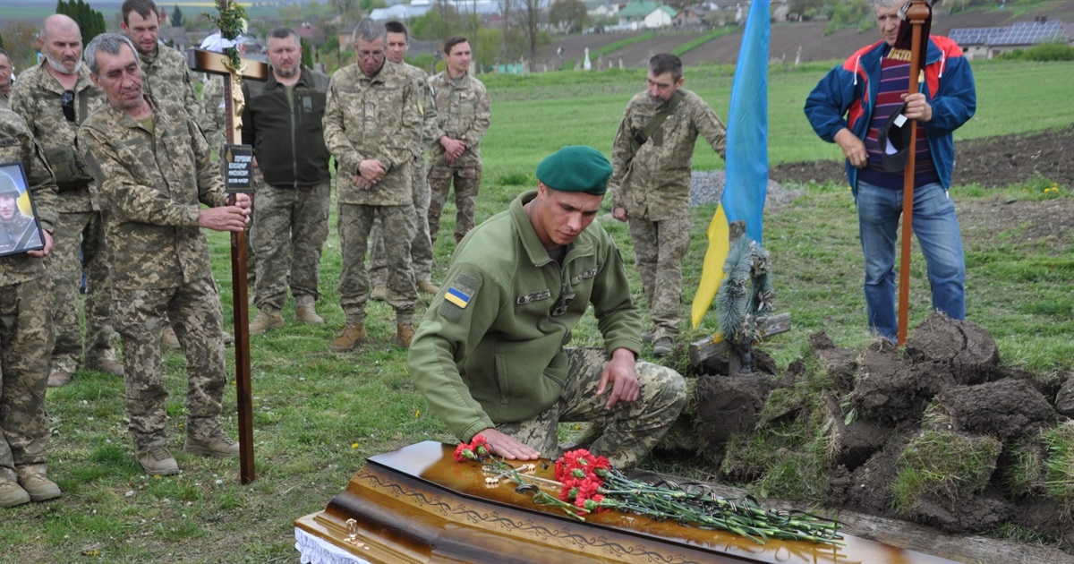 Згорів у бойовій машині: у Пробіжні, що на Чортківщині, попрощалися з молодим воїном-прикордонником