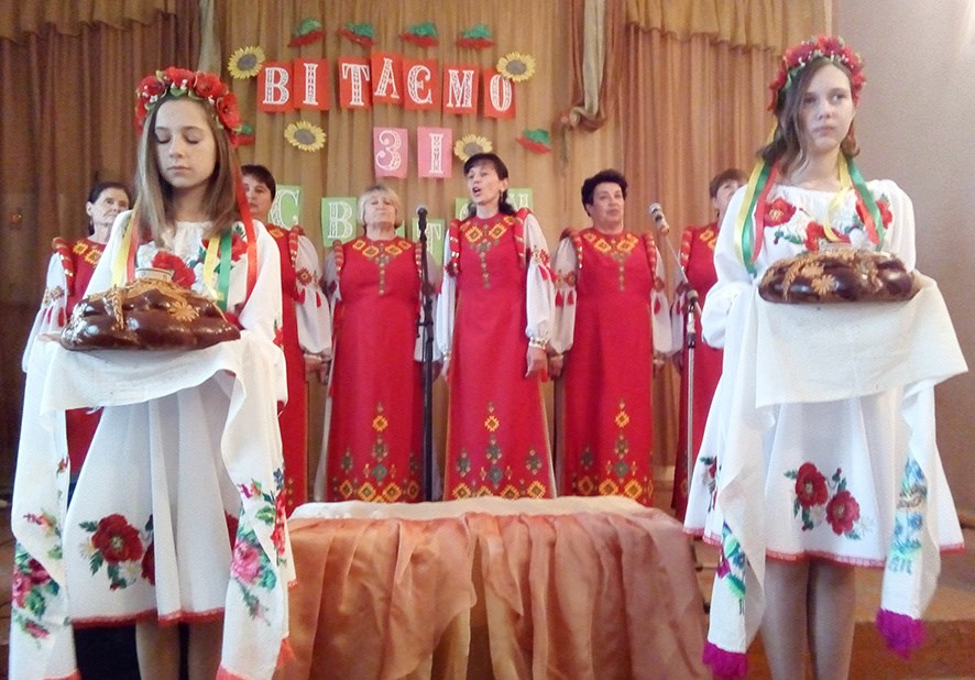 Працівників полів поздоровляли у Сергіївці з короваями