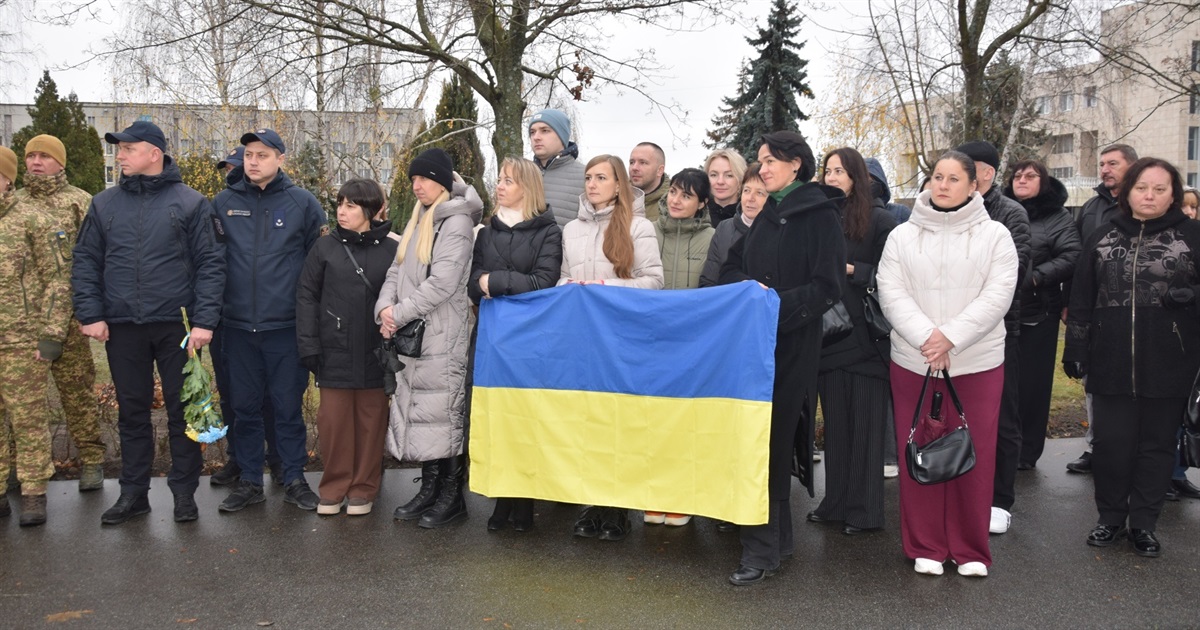 У День Гідності та Свободи нетішинці зібралися на пам'ятне віче