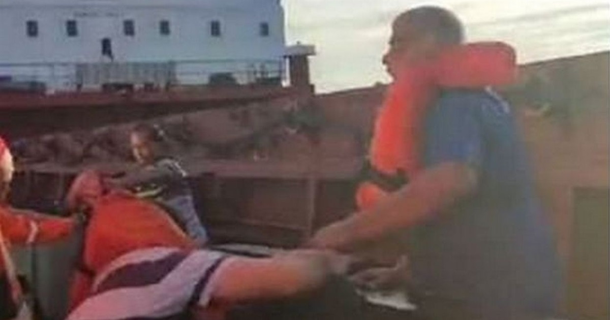 В Черном море на мине подорвался сухогруз, который шел в Измаил