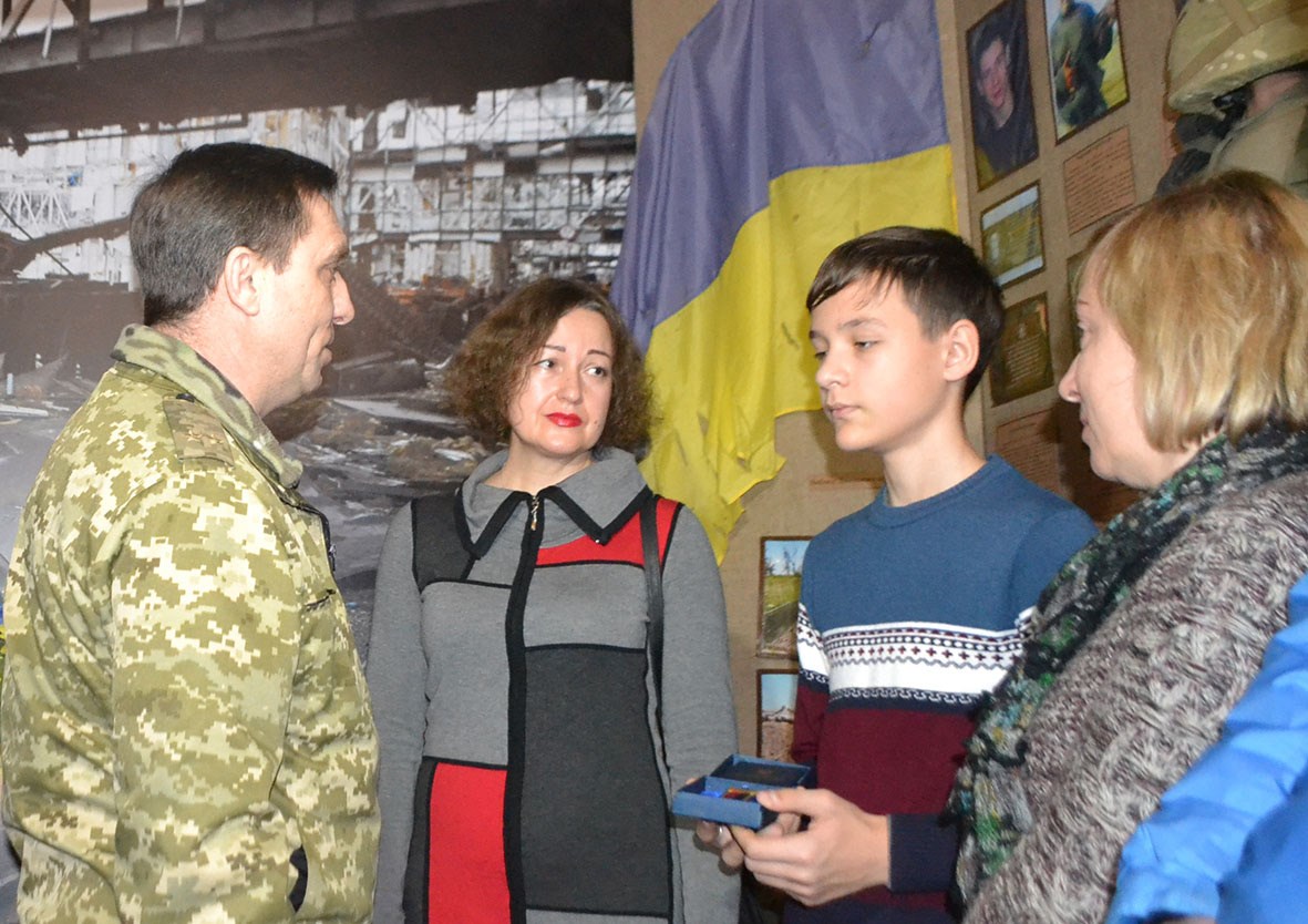 Нагороду батька-героя вручили сину