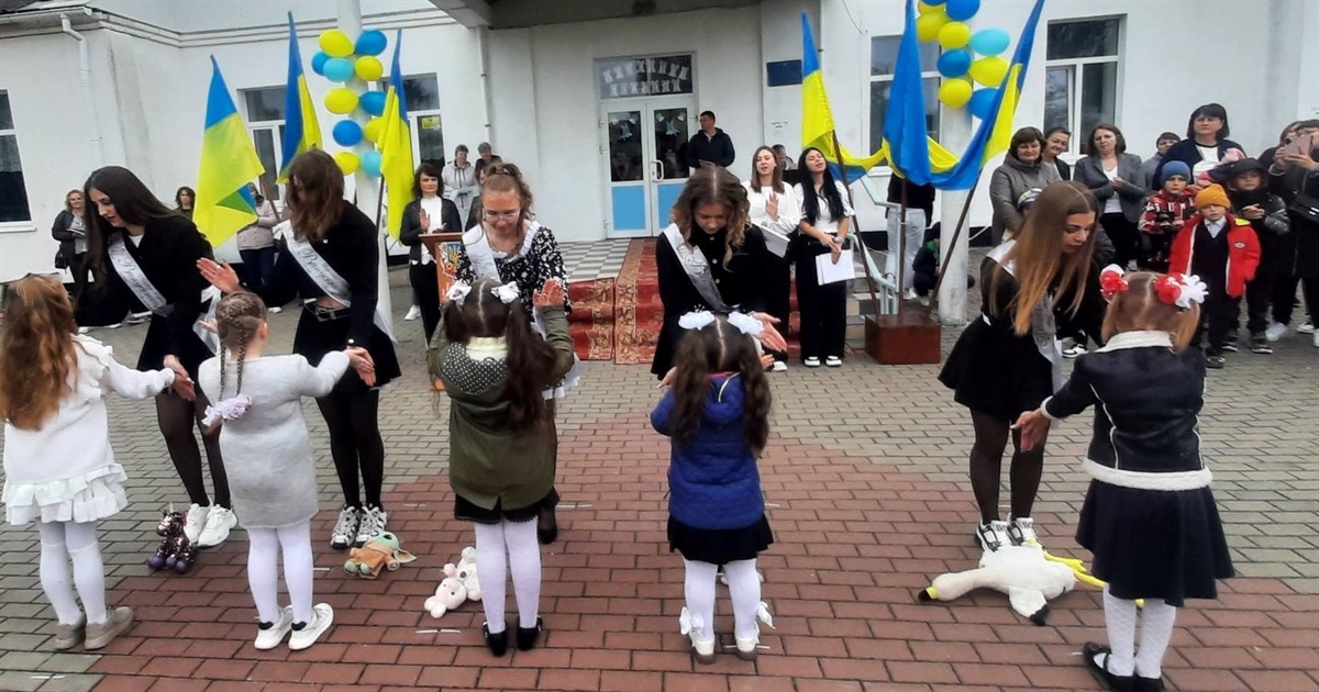 Свято останнього дзвоника у школах Старокостянтинівської громади. Фоторепортаж