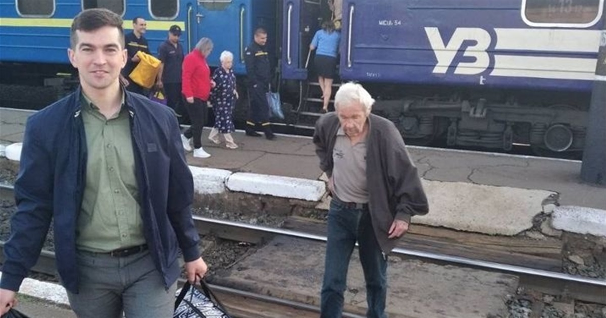 На Звягельщину прибули переселенці з Донеччини — їх тимчасово розмістили у дитячому садочку