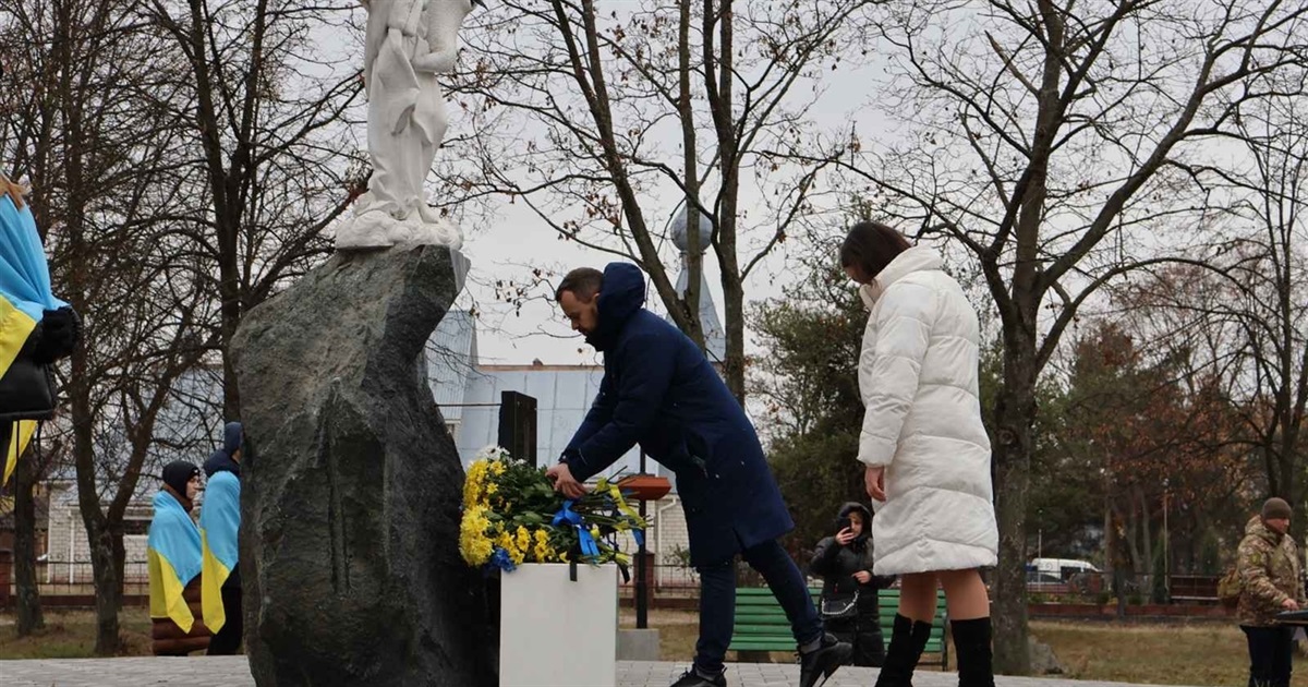 У Сарнах відзначили День Гідності і Свободи. Фото