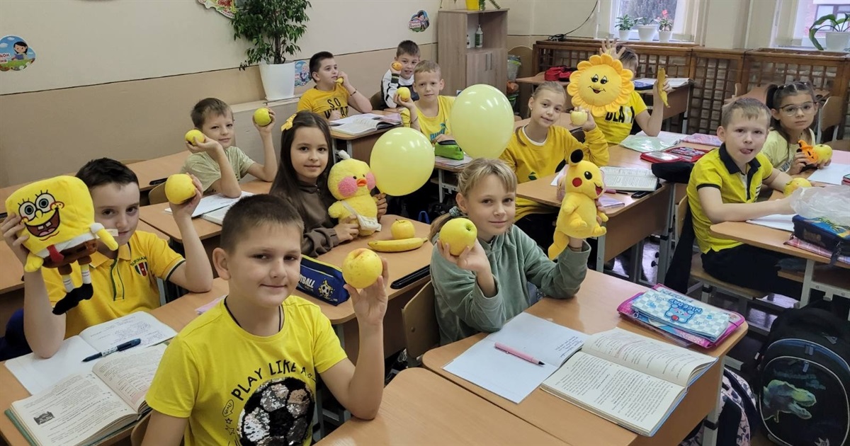 Кольоровий тиждень та день без портфелів: як у Старокостянтинівському НВК готувалися до канікул