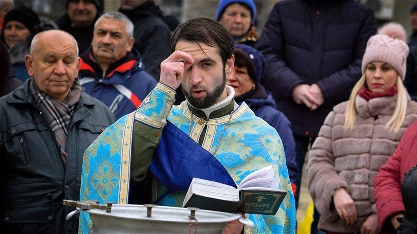 «Літургію служать онлайн». Священник – про те, яким буде карантинний Великдень у Лисичанську