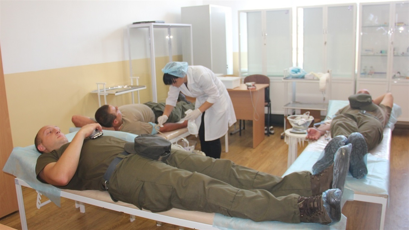 П’ятдесят нацгвардійців здали кров: так у в/ч 3028 відзначили Всесвітній день донора