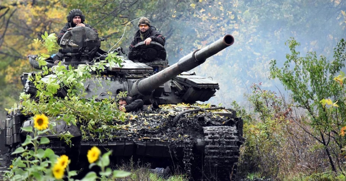 "Їх часто називають сталевим кулаком нашого війська": Міноборони про танкістів "тридцятки"