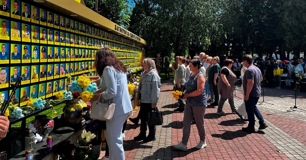 У Старокостянтинові вшанували Героїв України: громада об’єдналася у пам’яті, вдячності та підтримці