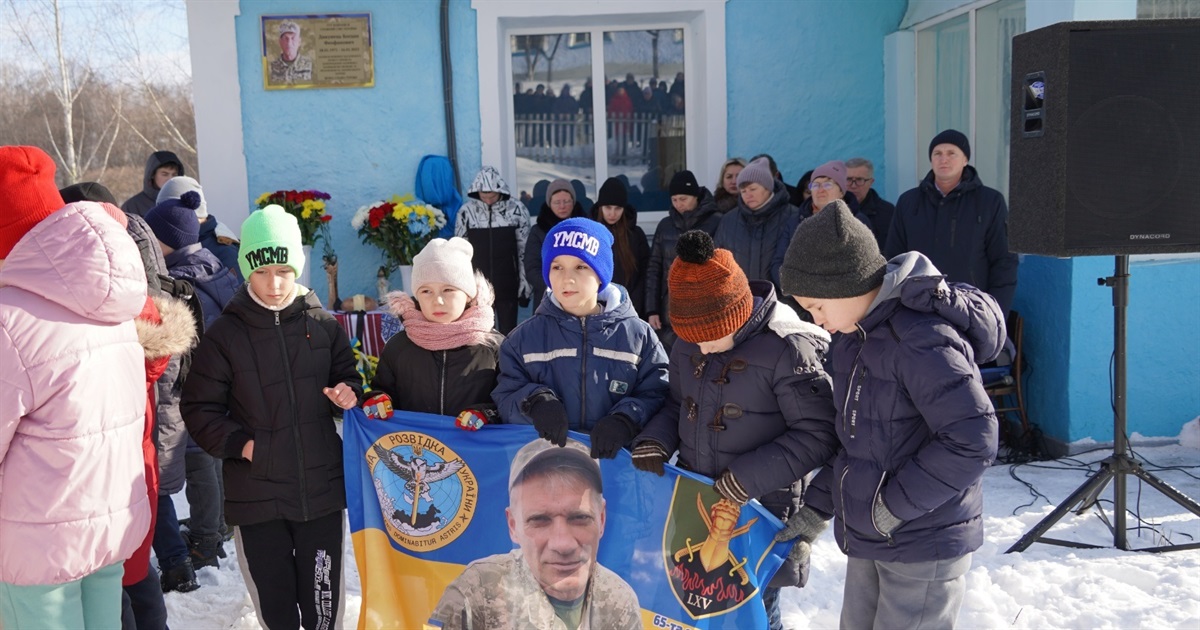 Щоб пам’ятали. У Завадинцях встановили меморіальну дошку на честь загиблого Героя Богдана Дикунця