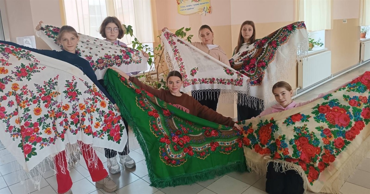 День української хустки: як у Старокостянтинівській громаді вшанували давні традиції