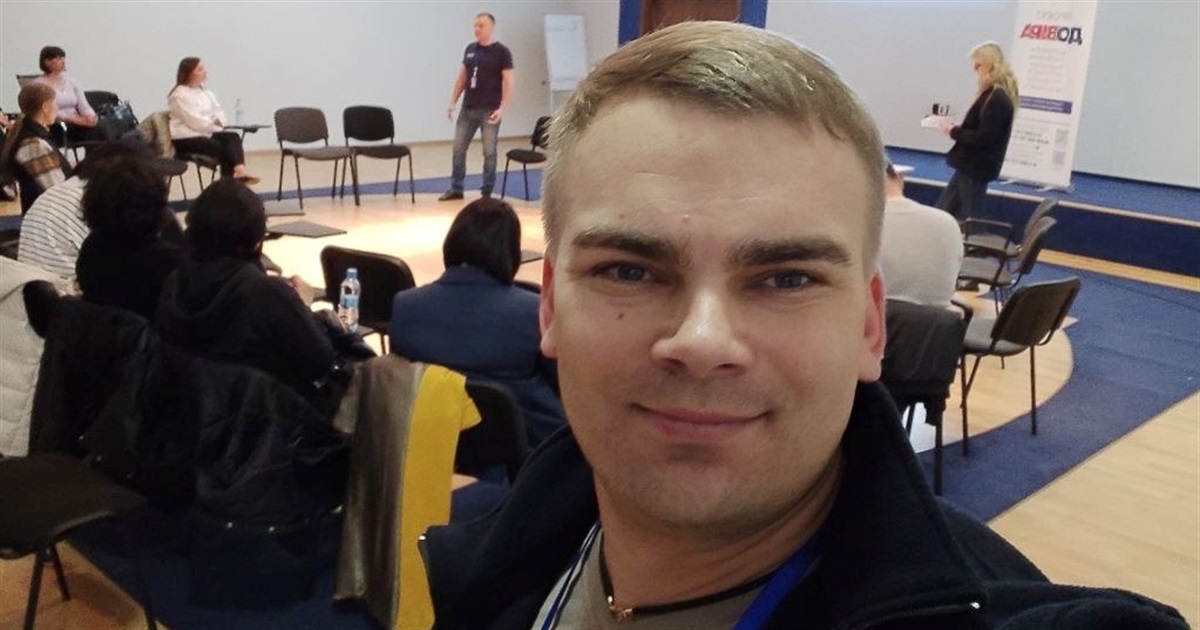 У Попасній робив тротуарну плитку і допомагав місцевим. Історія волонтера Дмитра Євтушенка