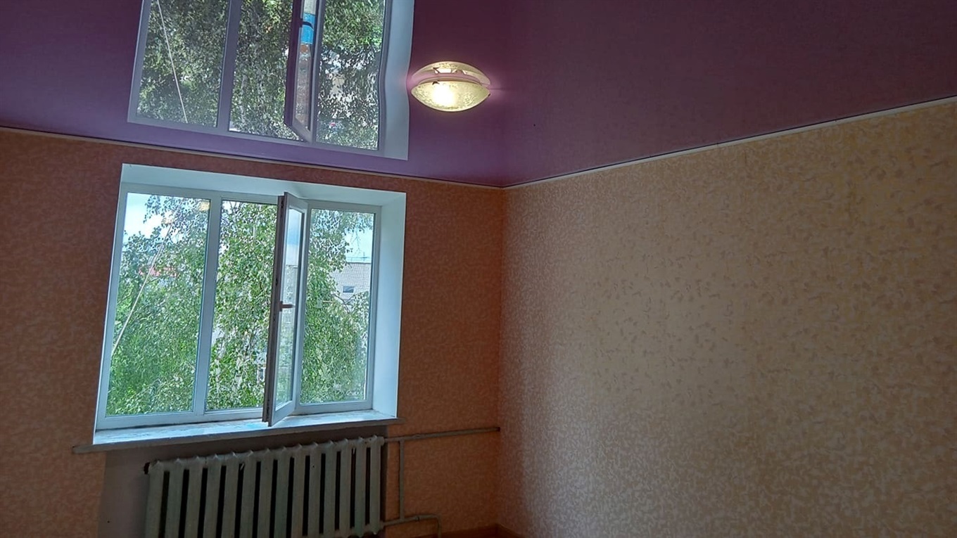 Продається приватизована однокімнатна квартира в гуртожитку в районі "Супутника"