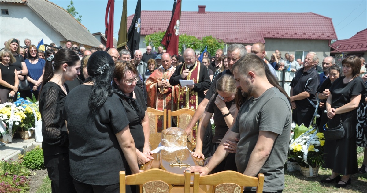 Староягільничани провели в дорогу вічності полеглого Героя-односельця Катинського Тараса