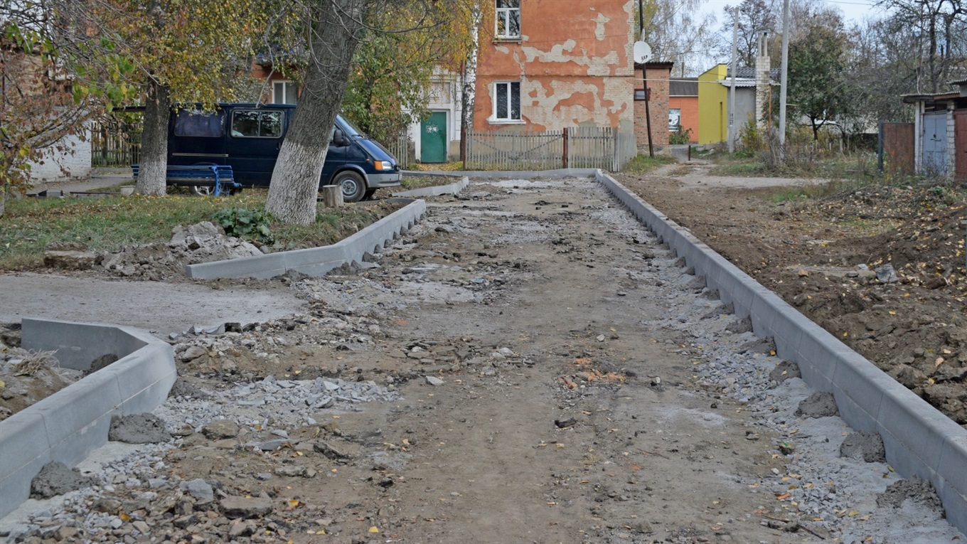 На «ТЕЦі» замінили трубу і приступили до асфальтування прибудинкових територій
