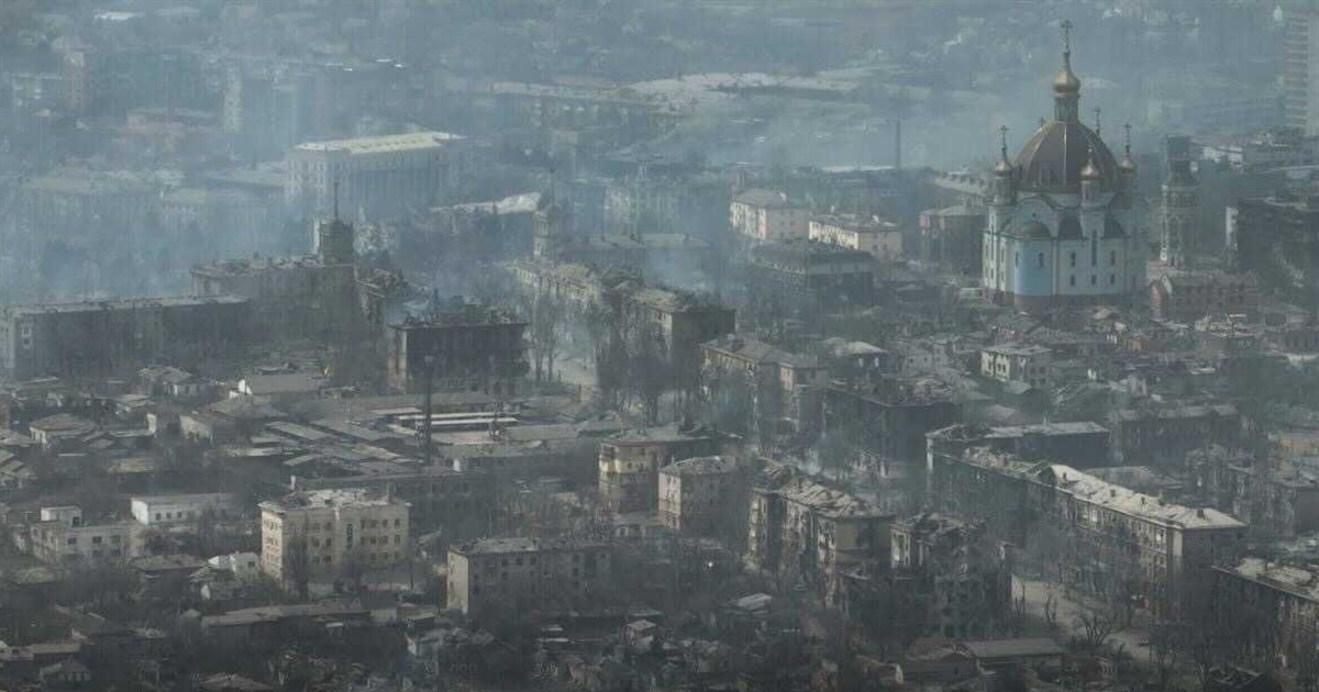 Родина намагалася виїхати з Маріуполя замінованою дорогою. На їхніх очах згорили син та онук