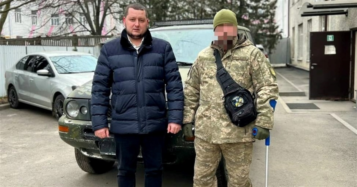 Жмеринчани передали позяшляховик Nissan для одного із підрозділів ЗСУ