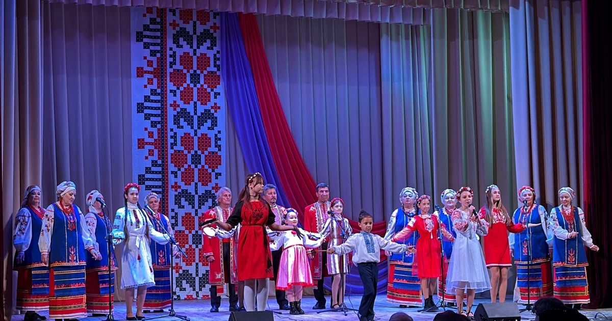 Святковий концерт у Первомайську: співали «Червона калина» і «Калинове зерня»