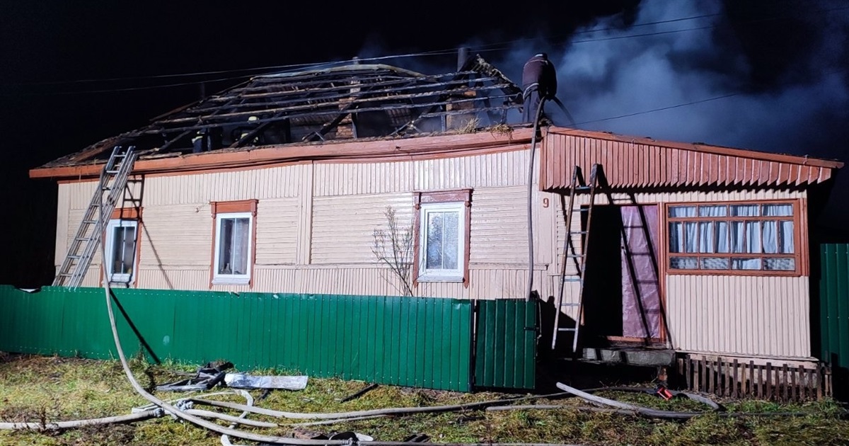 У Холмах на Корюківщині вночі загорівся порожній будинок. Його господарка мешкає в Чернігові