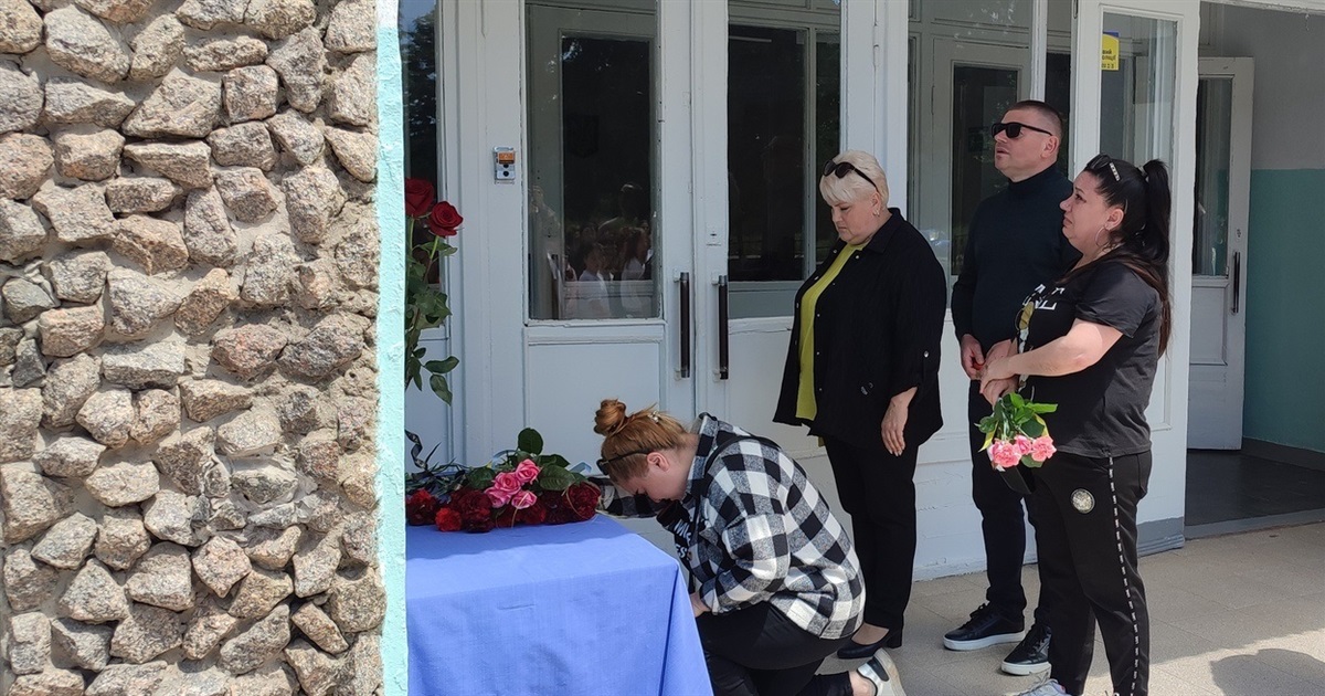 В Ізмаїлі відкрили пам’ятну дошку з ім’ям захисника Володимира Іванова