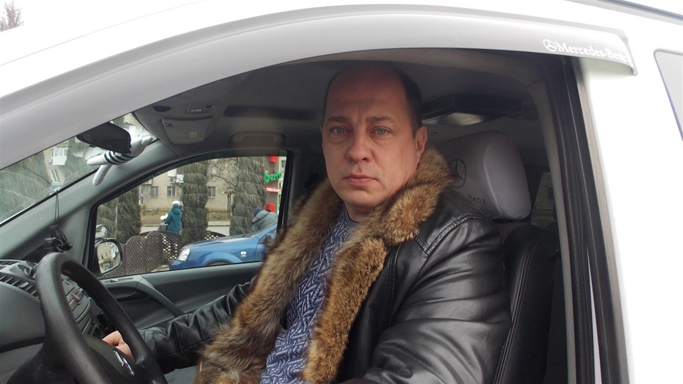 Водитель из Попасной спасал людей от обстрелов, как главный герой сериала "Маршруты судьбы"