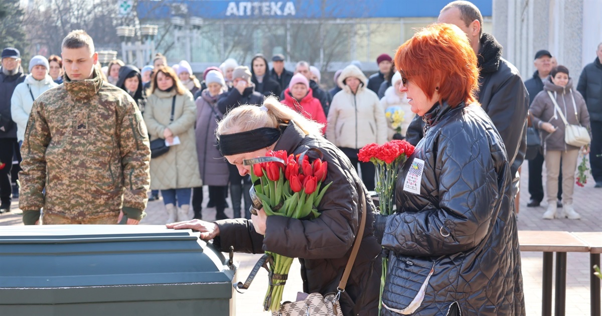 Два роки у невідомості: у Південноукраїнську провели в останню путь захисника Олександра Давиденка
