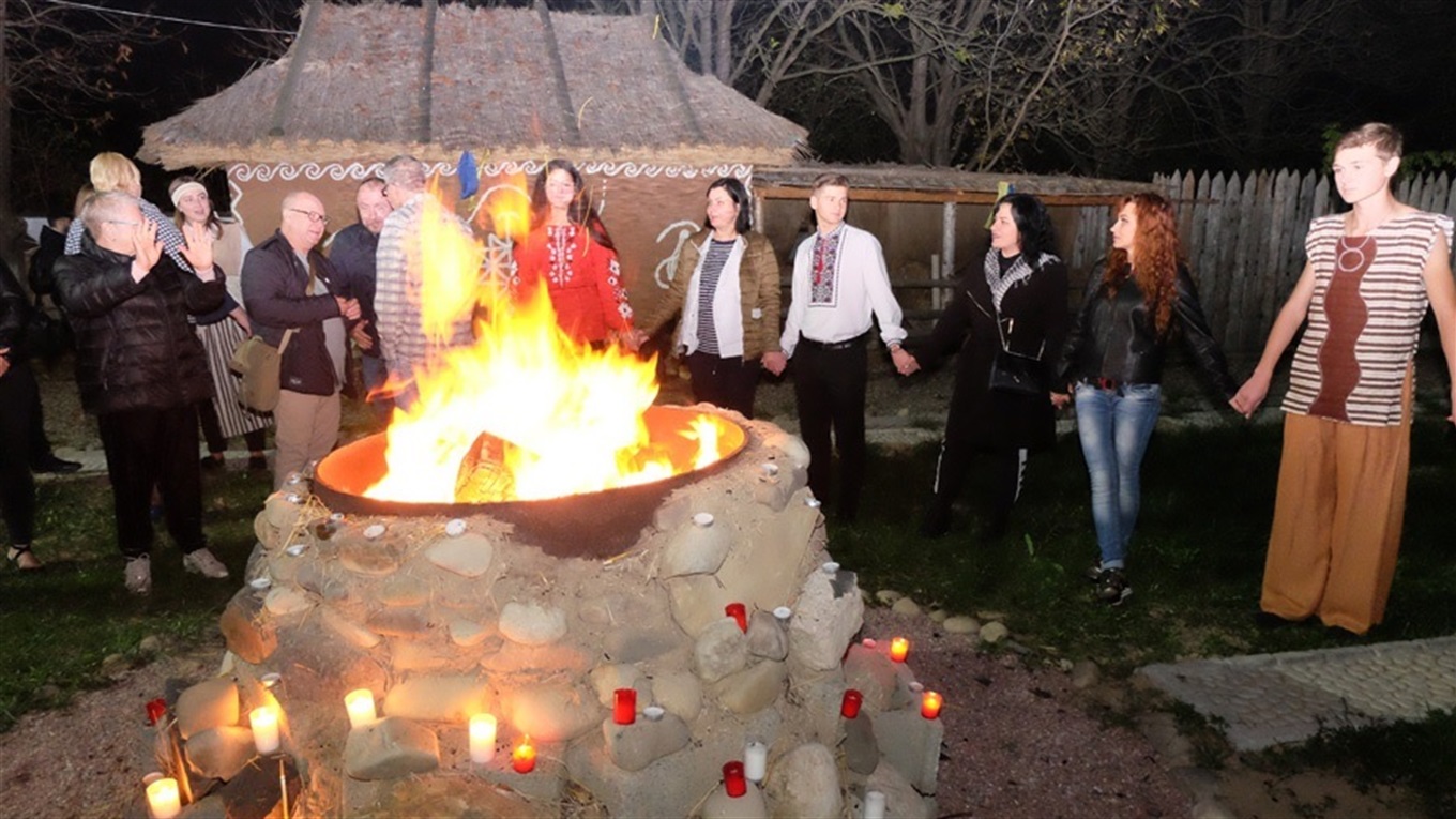 Ресторатори з Європи побачили вогонь Трипілля і дізнались про історичну спадщину в Буковинській Трої