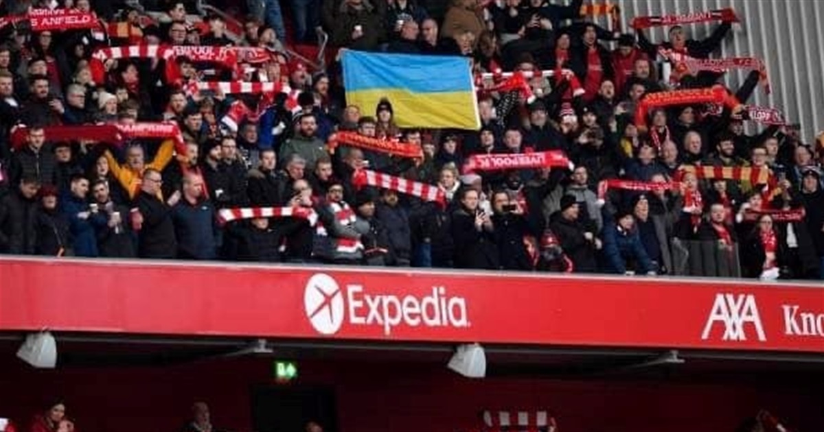 Англійські футбольні фани зворушливо підтримали Україну