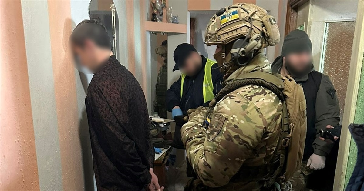 Троє жителів Сумського району займалися збутом наркотиків та зброї. ВІДЕО