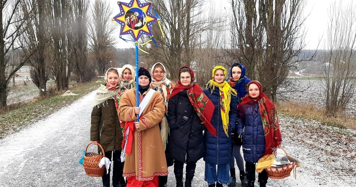 На Переяславщині учні сільської гімназії наколядували 14 600 гривень, щоб допомогти ЗСУ