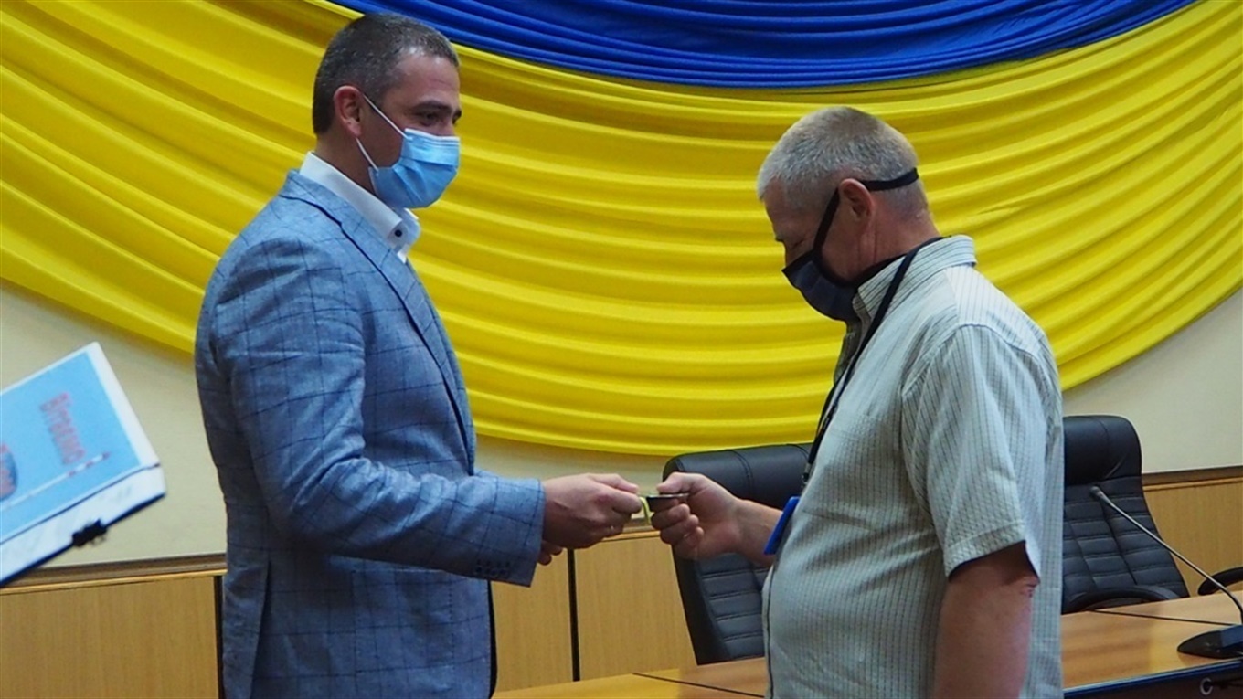 Шістьом атомникам вручили ключі від квартир: позитивну практику  на ХАЕС планують продовжувати