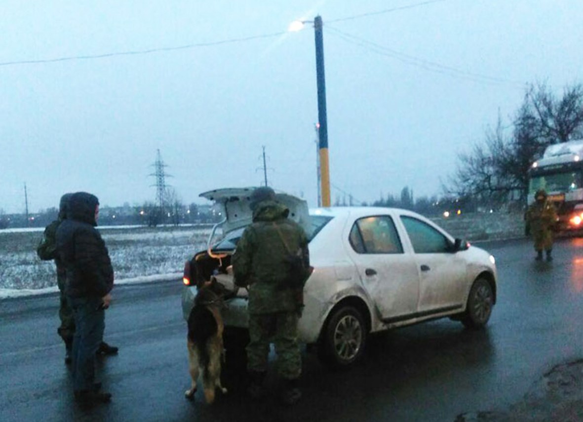 За місяць правоохоронці 7 разів вилучали на блокпосту зброю та боєприпаси