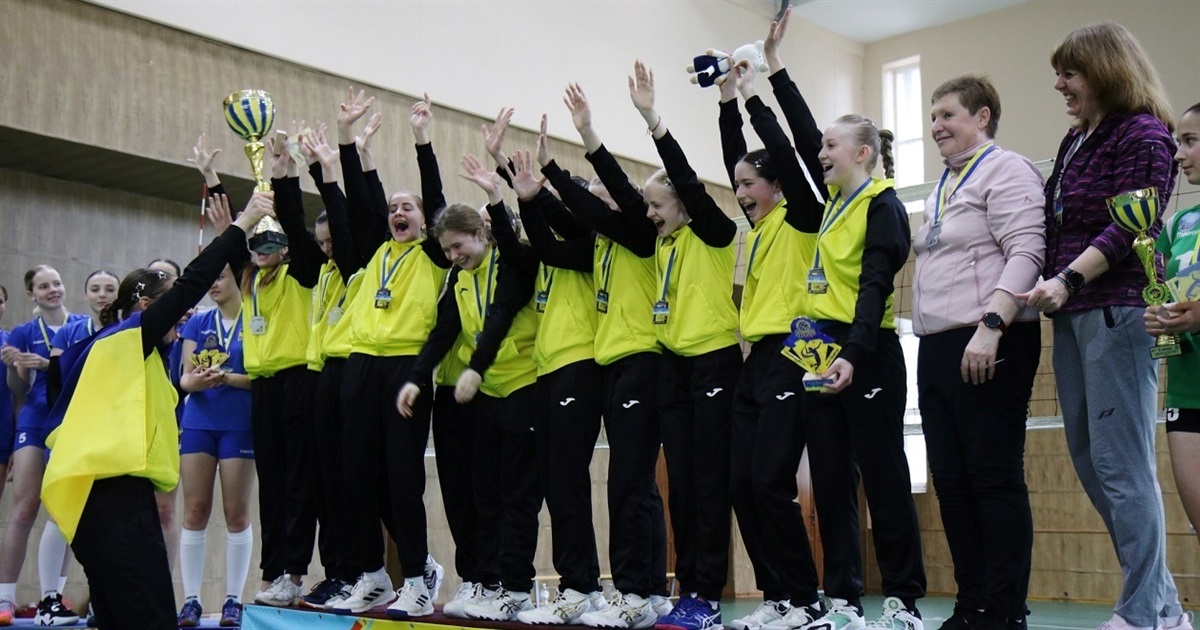 Троє юних калинівських волейболісток стали чемпіонками України