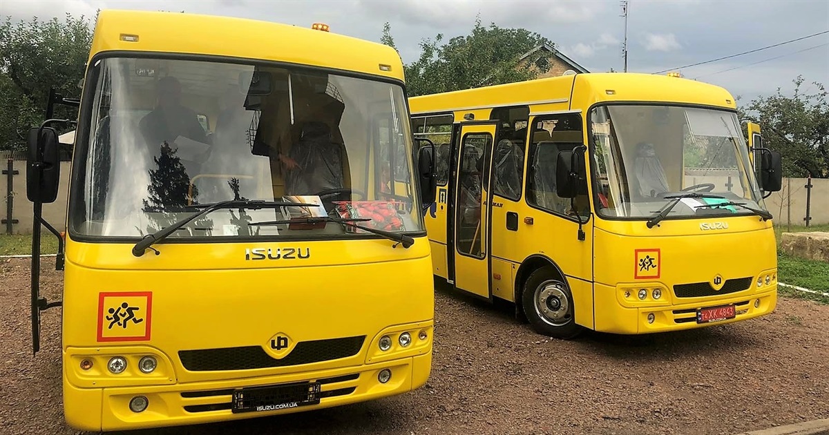 Два нові шкільні автобуси придбали для дітей Студениківської громади: попередні нині «служать»